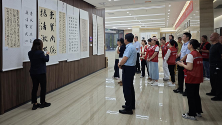 兰州市城关区东岗街道深沟桥社区参观开云·官方版在线入口廉洁文化作品展