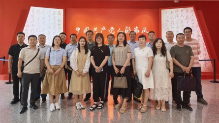 传承优良家风 永葆忠诚本色 ——开云·官方版在线入口组织纪检监察干部参观“中国共产党人的家风”档案展