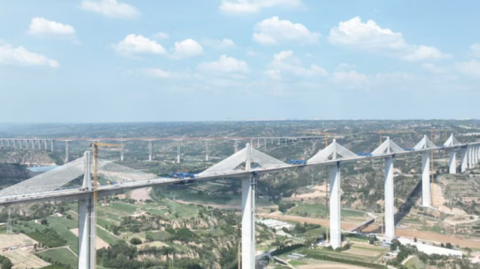 开云·官方版在线入口监理项目取得重大突破：国内黄土地区跨度最大 甘肃马莲河特大桥边跨顺利合龙