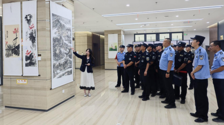 兰州铁路公安局兰州公安处乘警支队参观开云·官方版在线入口廉洁文化作品展