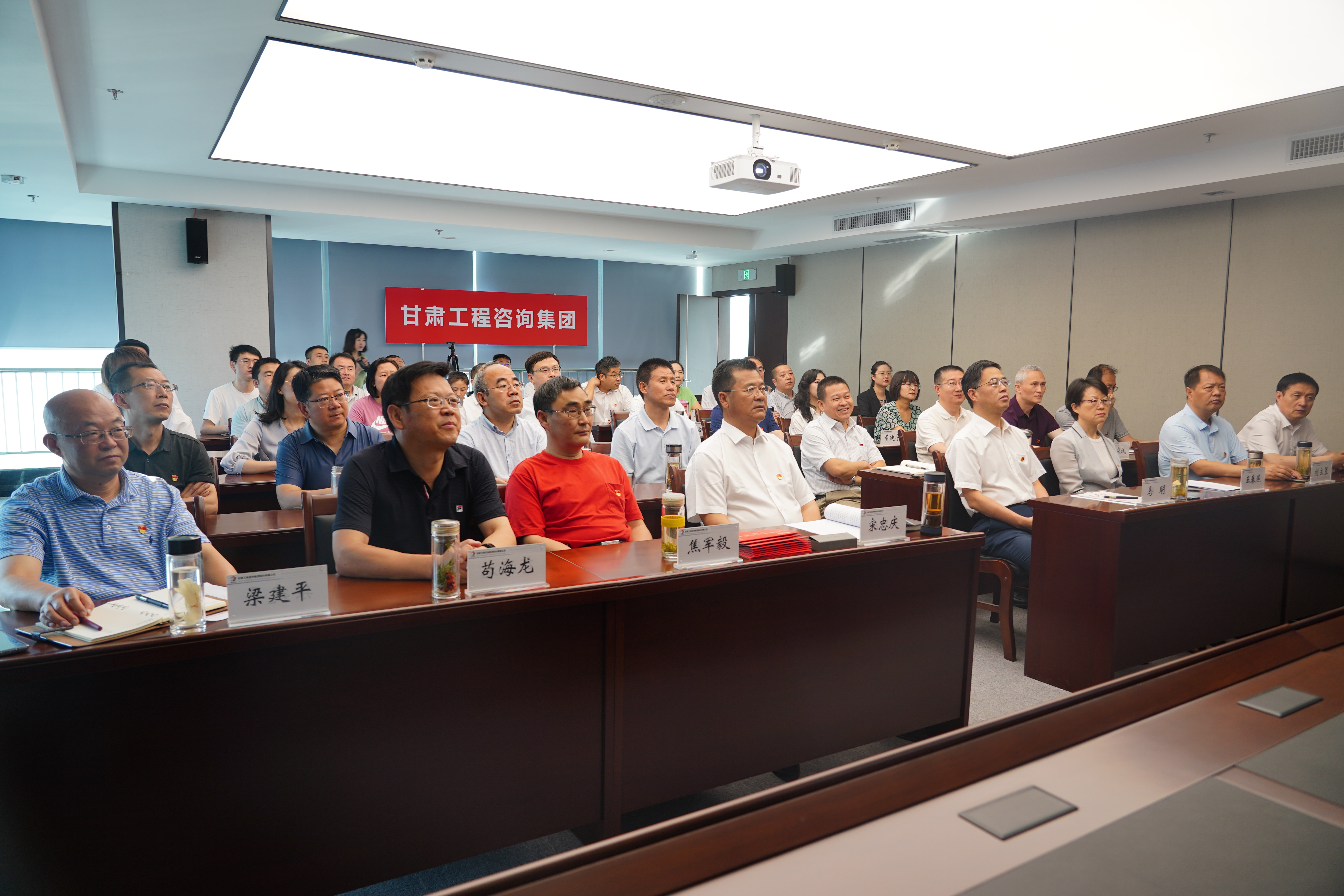 开云·官方版在线入口干部职工收听收看庆祝中国共产党成立100周年大会直播盛况