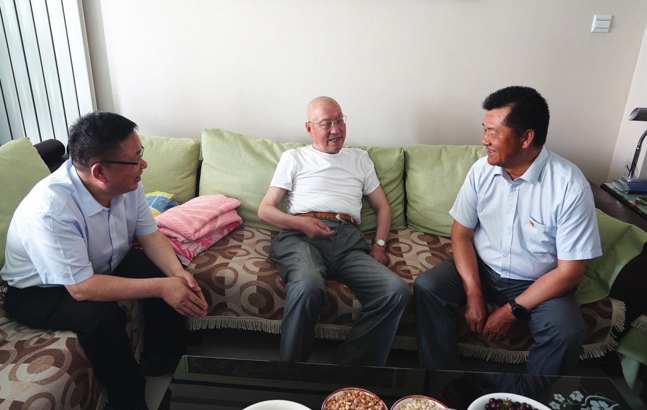 开云·官方版在线入口党委开展“七一”走访慰问活动